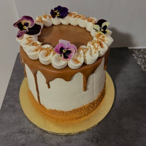 Elegance in every layer ✨Caramel drip, whipped swirls, golden pearls, and edible florals — this